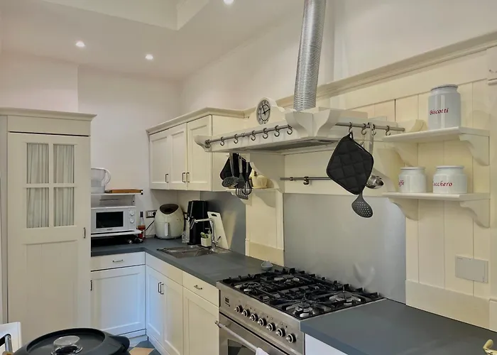 - Belle Maison